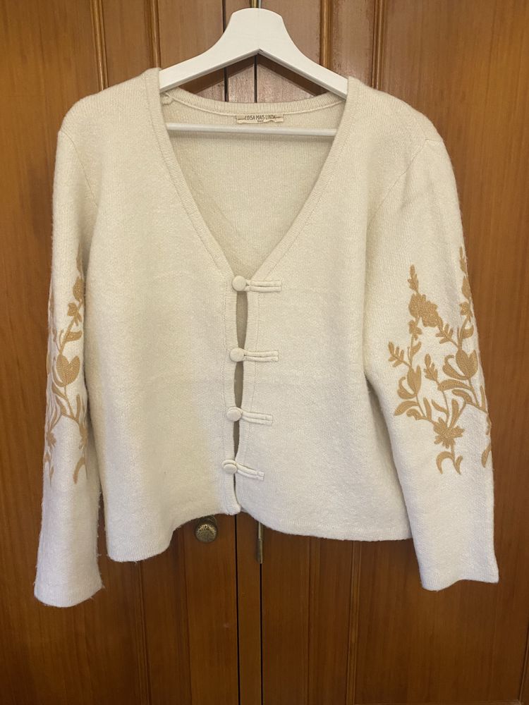 Cardigan bege bordado