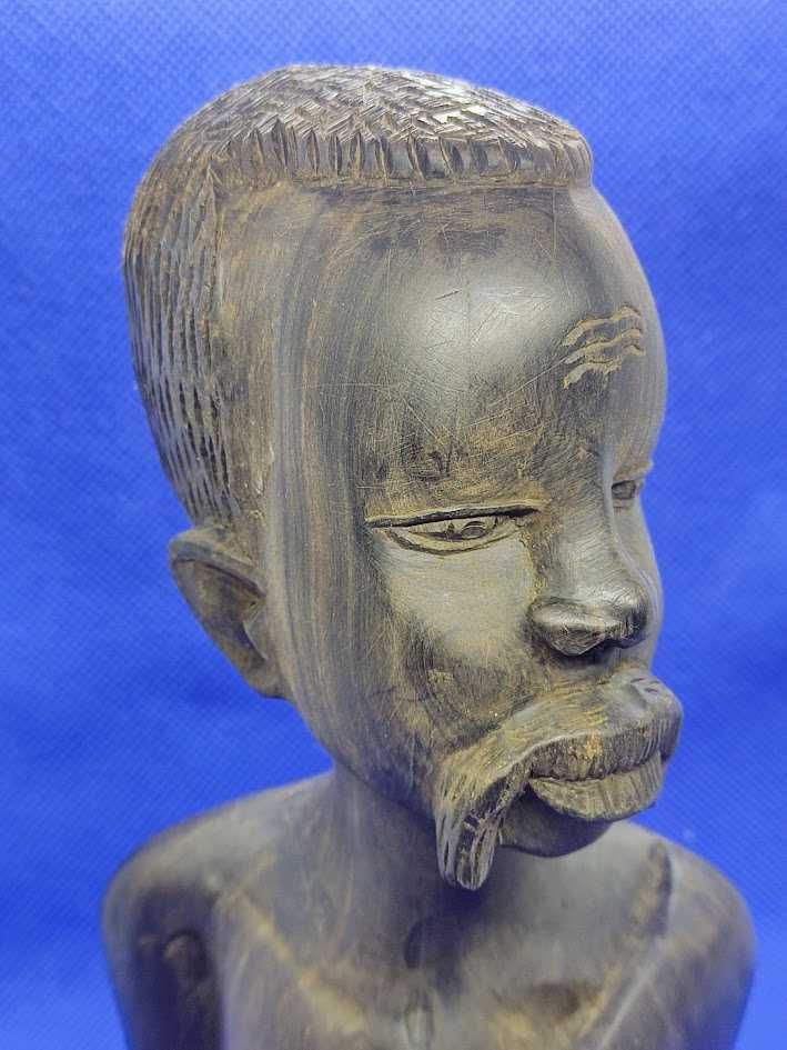 Busto em arte popular Africana Angola