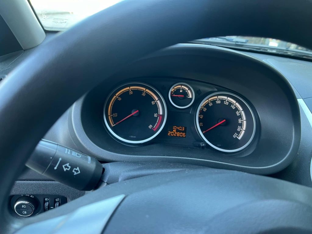 Opel corsa 1.3cdti 5lug ano 2011