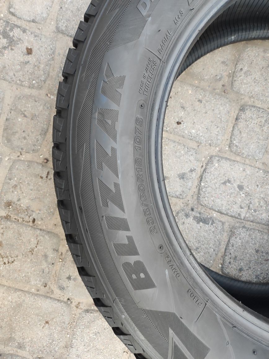 235.60.18 Dwie opony zimowe Bridgestone Blizzak DM-V2