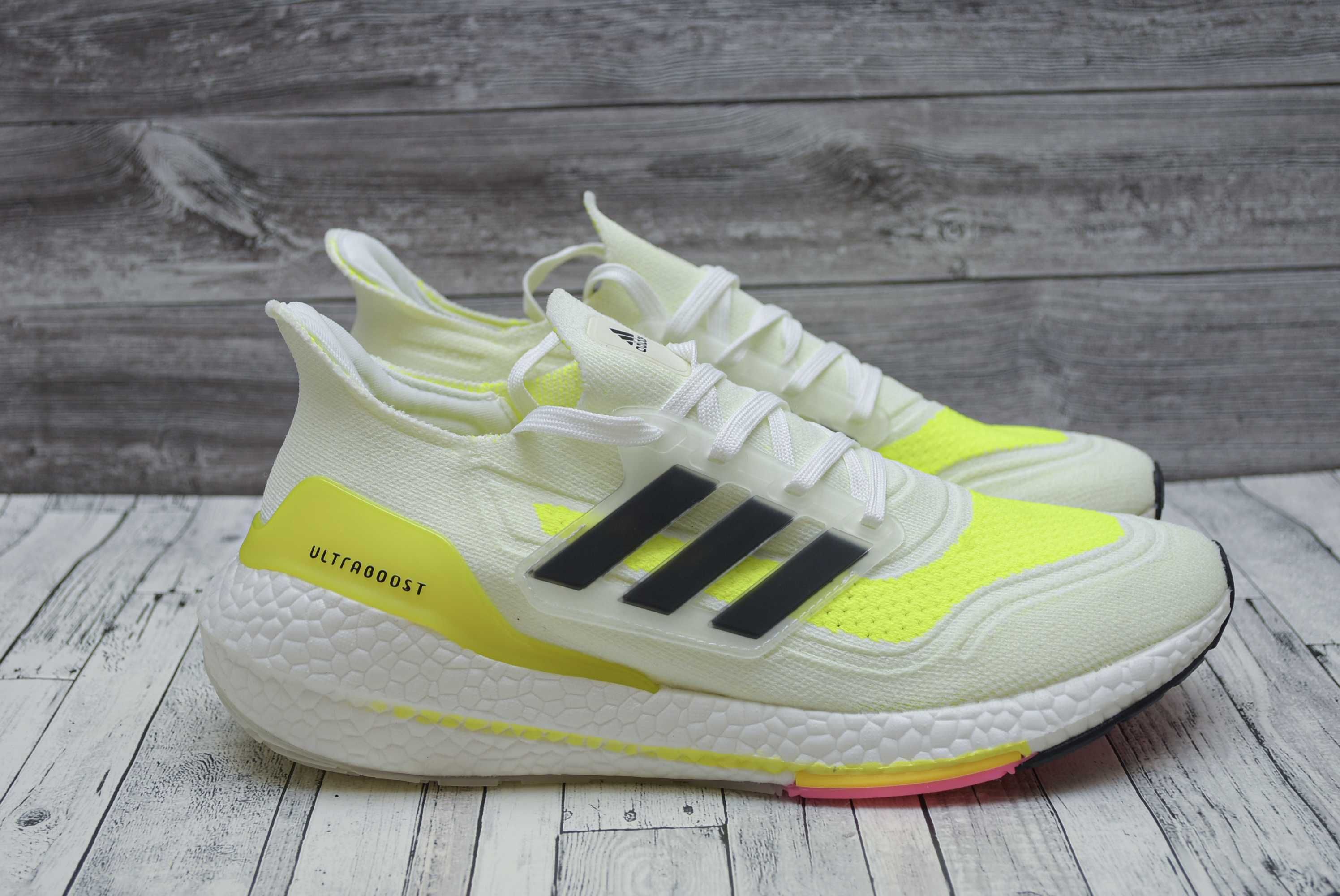 Топові чоловічі бігові кросівки Adidas Ultraboost 21 2023