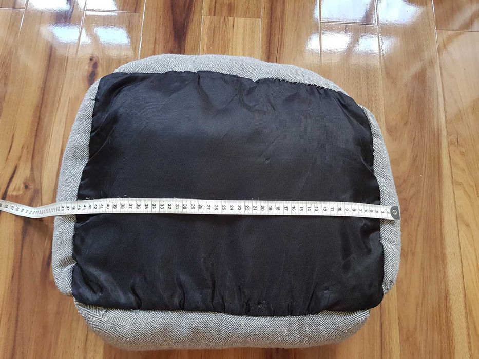 Szare legowisko dla psa Pet Collection S w jodełkę z poduszką na zamek