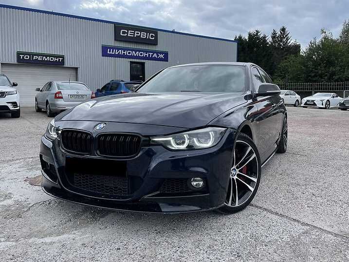 BMW 330 2017 року