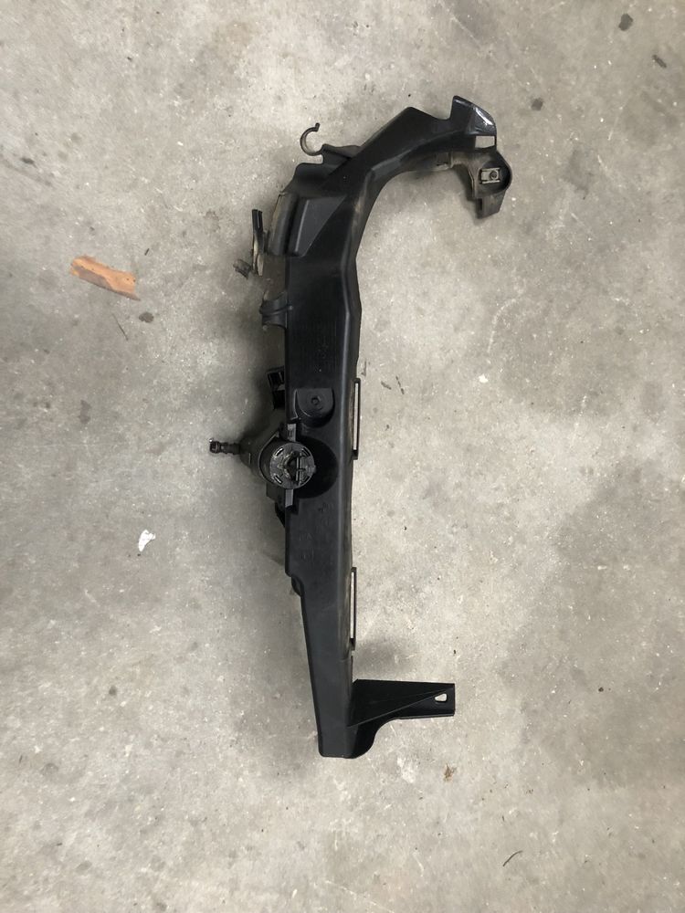 Slizg pod lampe prawa bmw e90 e91 xenon