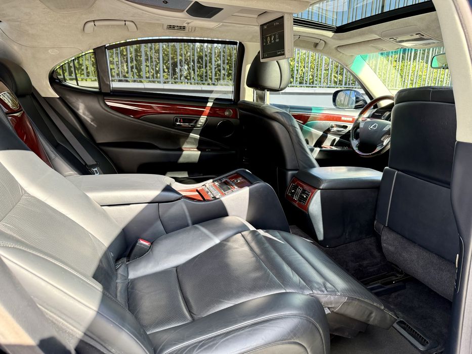 Lexus LS460L, AWD, Ottoman, 2009