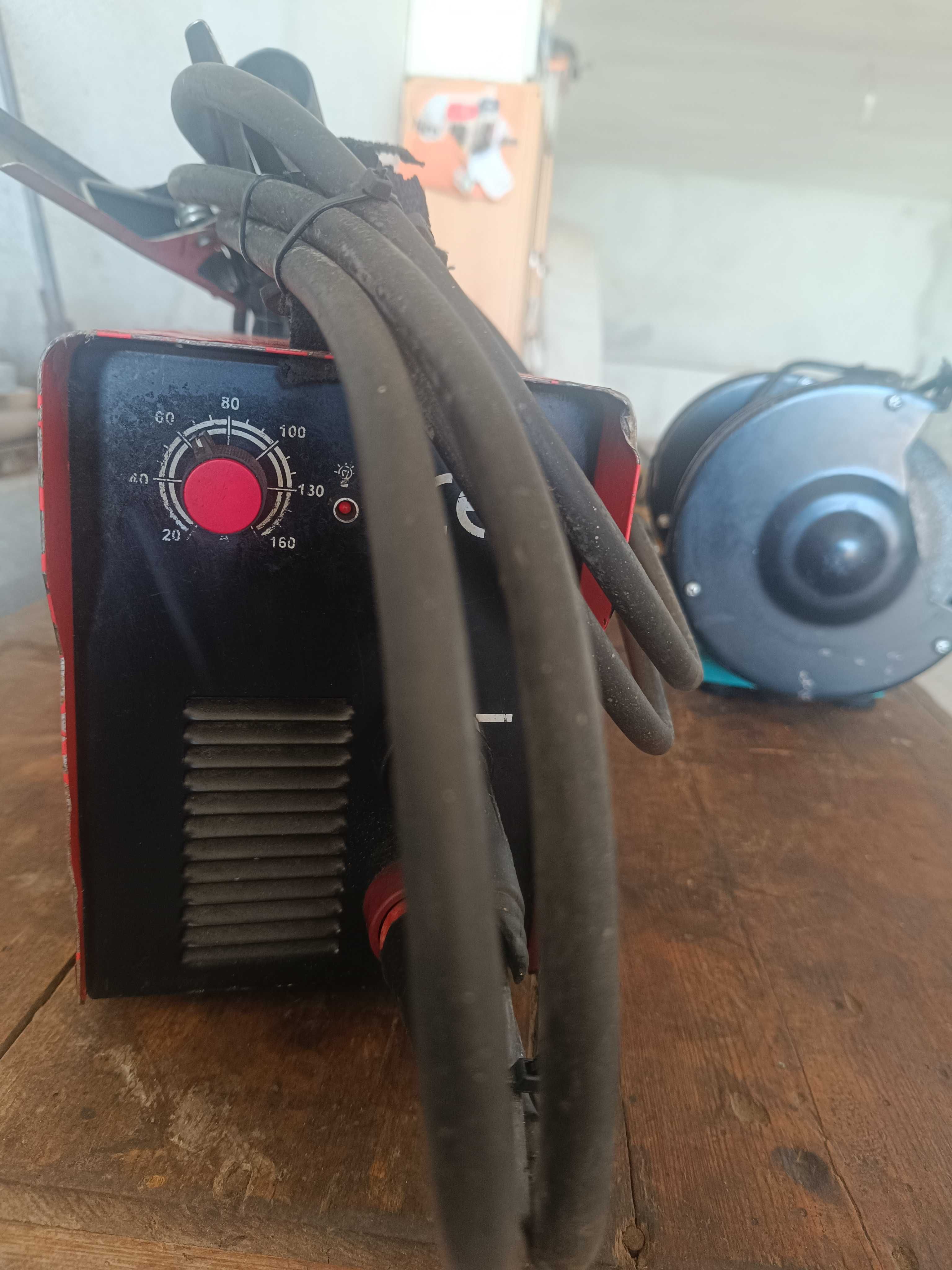 Maquina de Soldar Inverter "MADER" 160 A com eléctrodos e 2 máscaras.