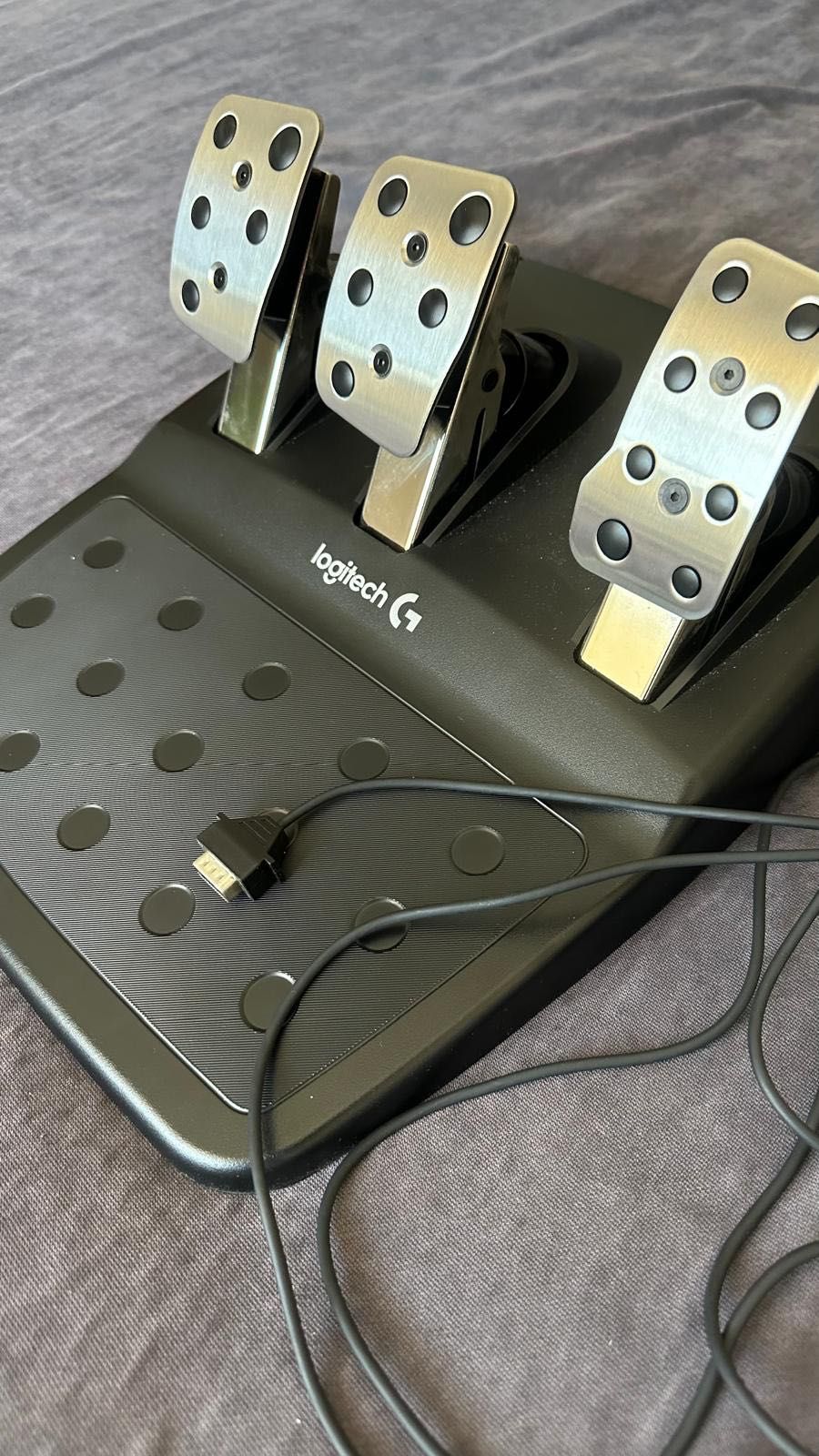 Volante Logitech G29 Driving Force + Pedais (PS4/PS5/PC)