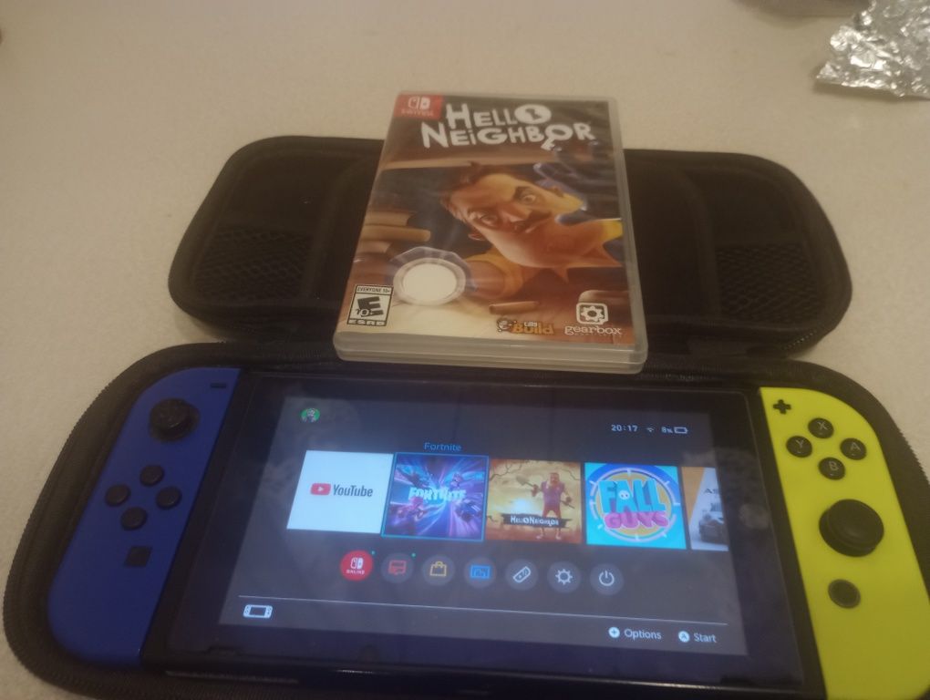 Nintendo Switch + joystick + case