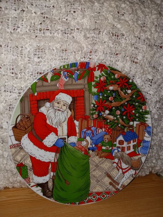 Новорічна, різдвяна тарілка із Сантою