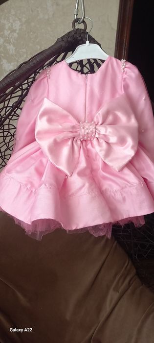 Продам дуже красиву сукню на рочок,для маленької красуні.