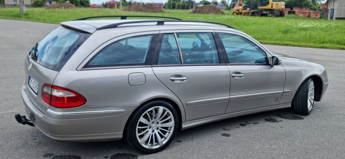 Mercedes w211 Avantgarde 2.2 cdi automat, xenon,kombi
