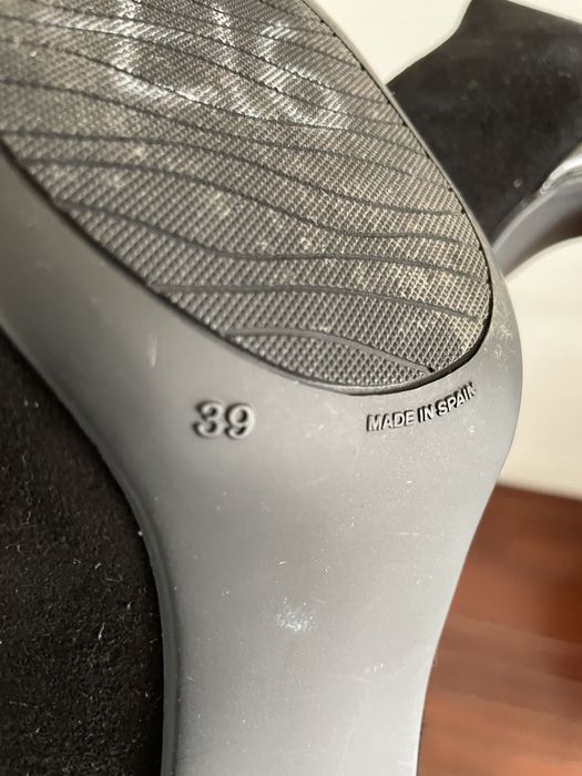 Stilettos Pretos (Jones)