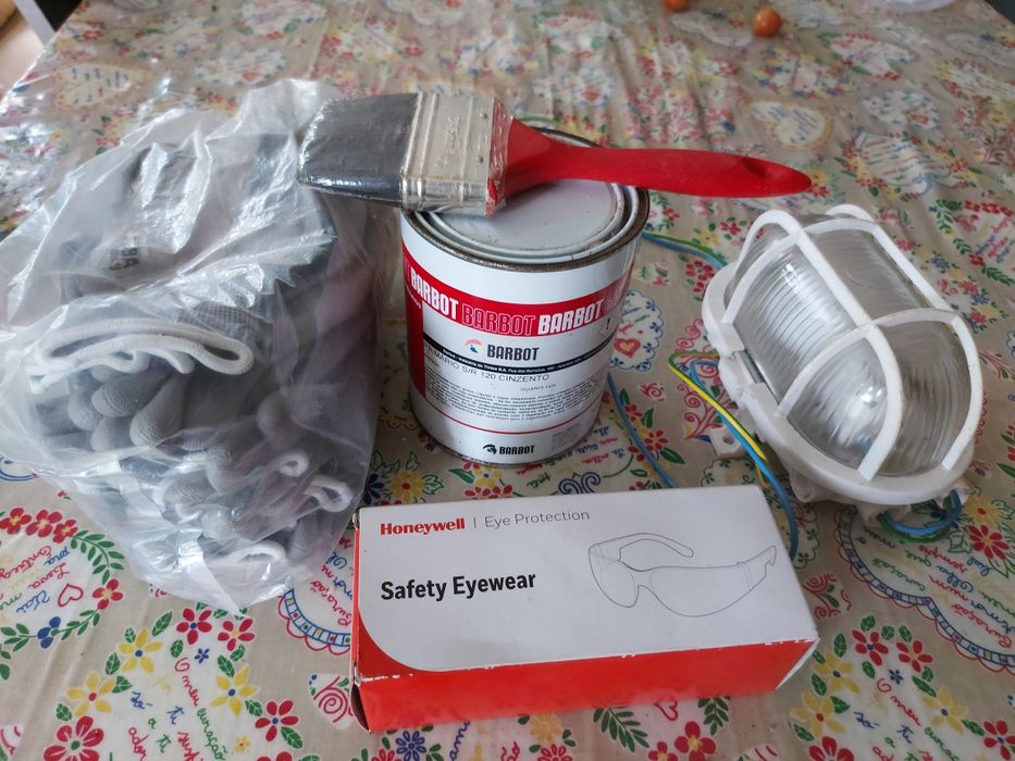 1 lata de tinta primário cinza 1 trincha 10 pares de luvas marca juba