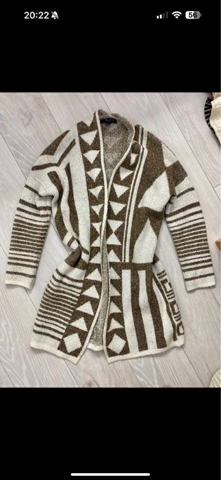Kardigan wzorzysty amisu bialo bezowy sweter cieply