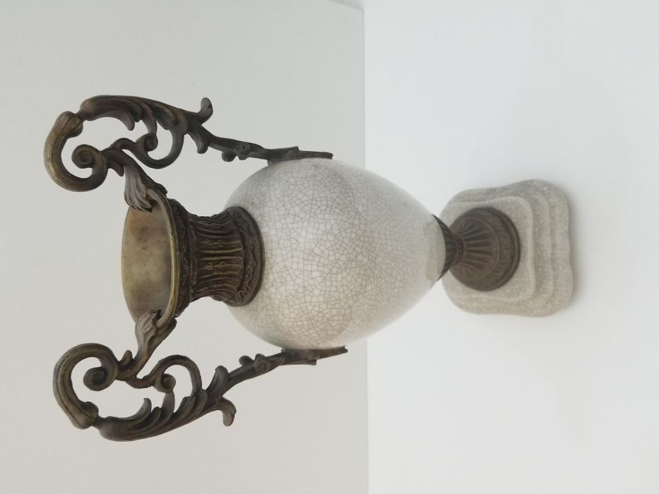 Vaso muito antigo em crackle glaze e bronze.