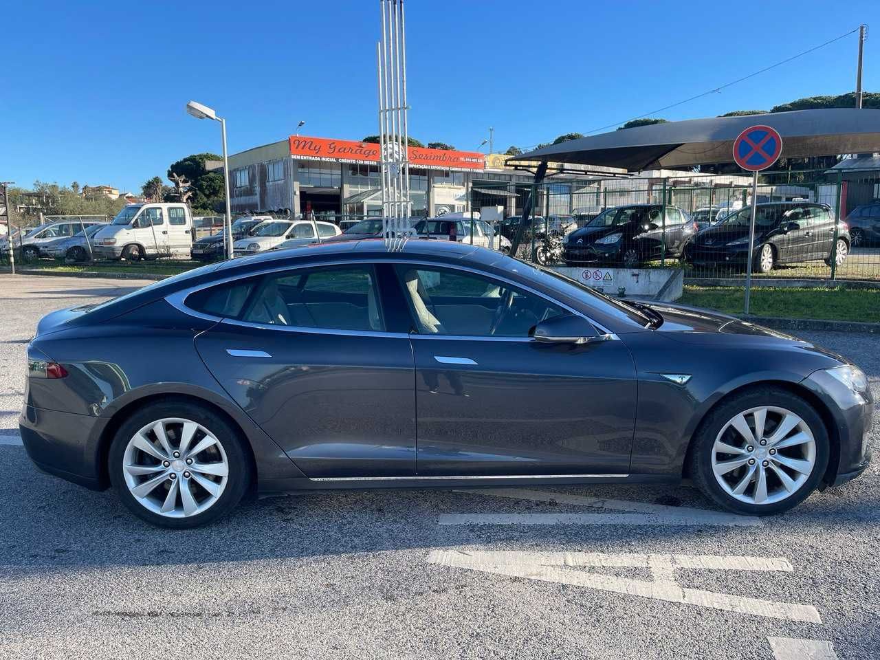 Tesla Model S 85 D