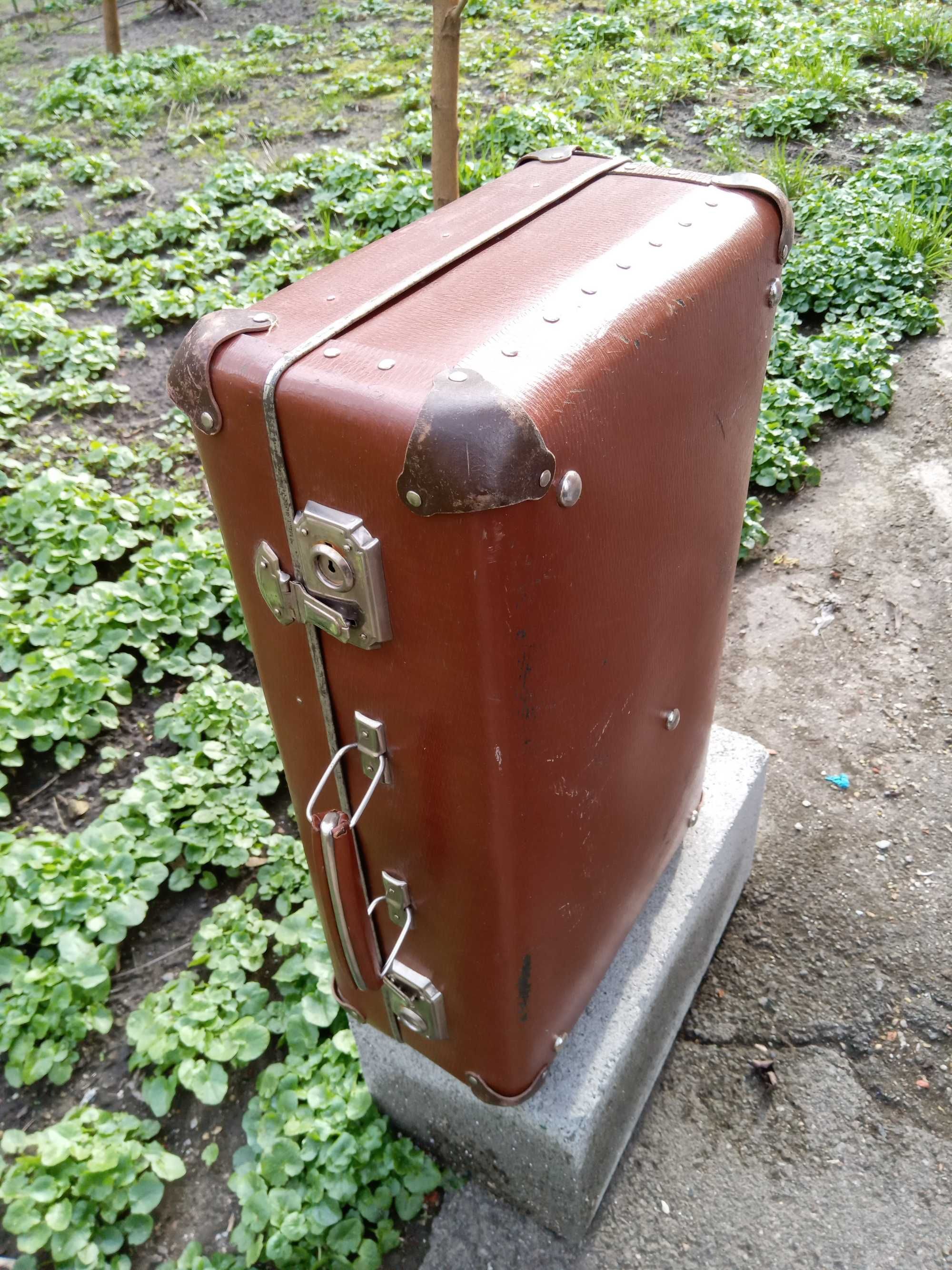 Чемодан винтажный / Vintage suitcase, International shipping available