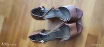 Buty skórzane na koturnie. Rozmiar 42