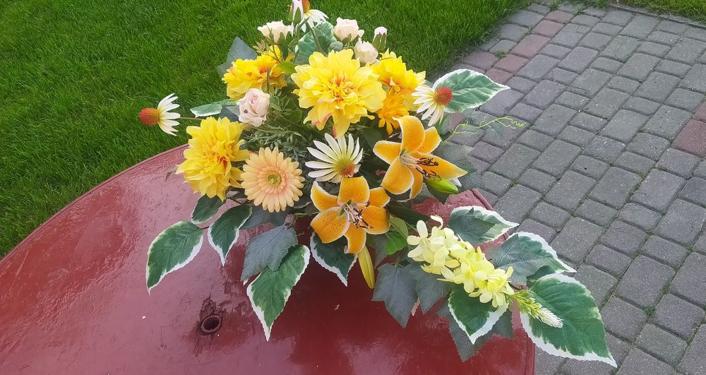 Wiązanki na cmentarz, Kompozycje Kwiatowe na grób, Stroik na cmentarz