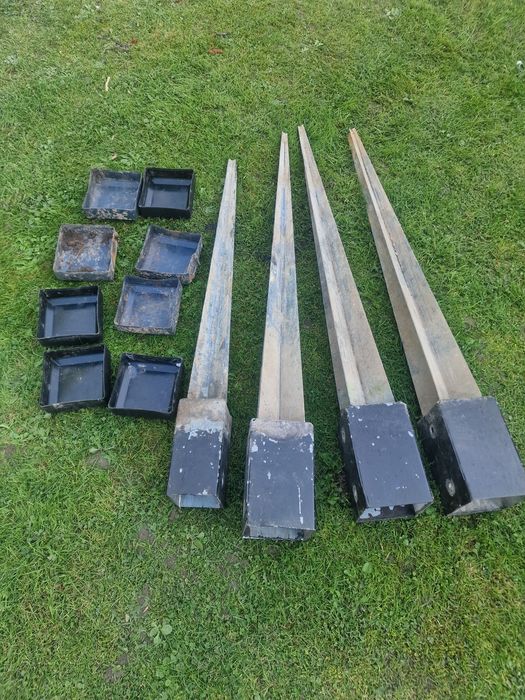 Kotwy + obejmy 10×10 +.plastikowe daszki 10x10 po domku ogrodowym