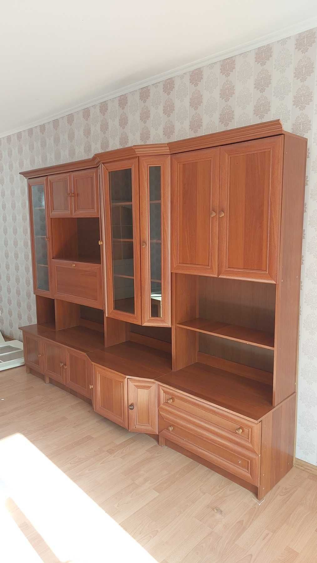 Шафа-сервант,меблі для вітальні