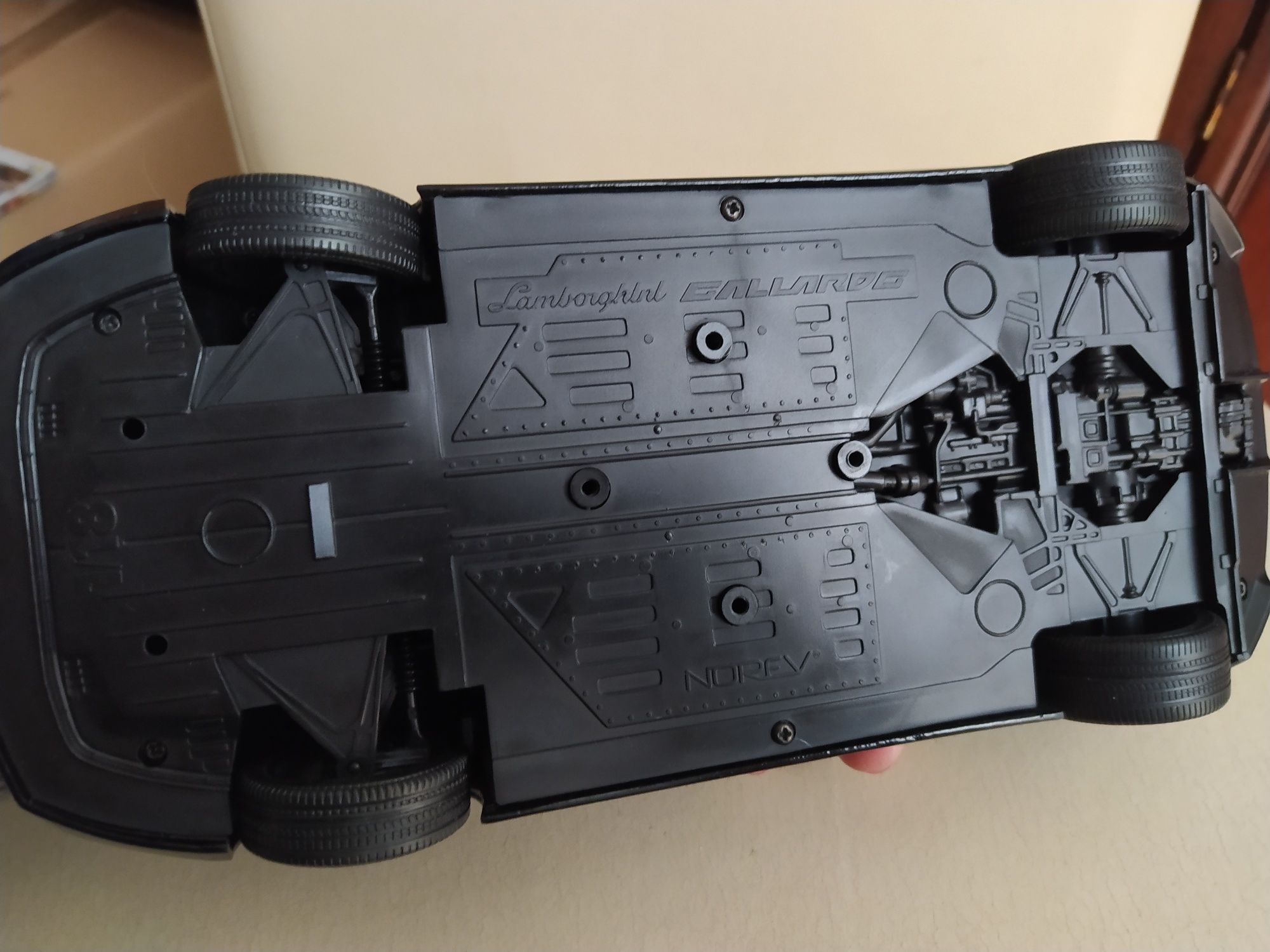 Lamborghini Gallardo wersja Nero 1:18 Norev