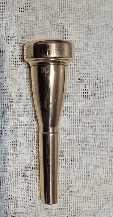 Megaton ustnik 3 C do trąbki kolor złoty