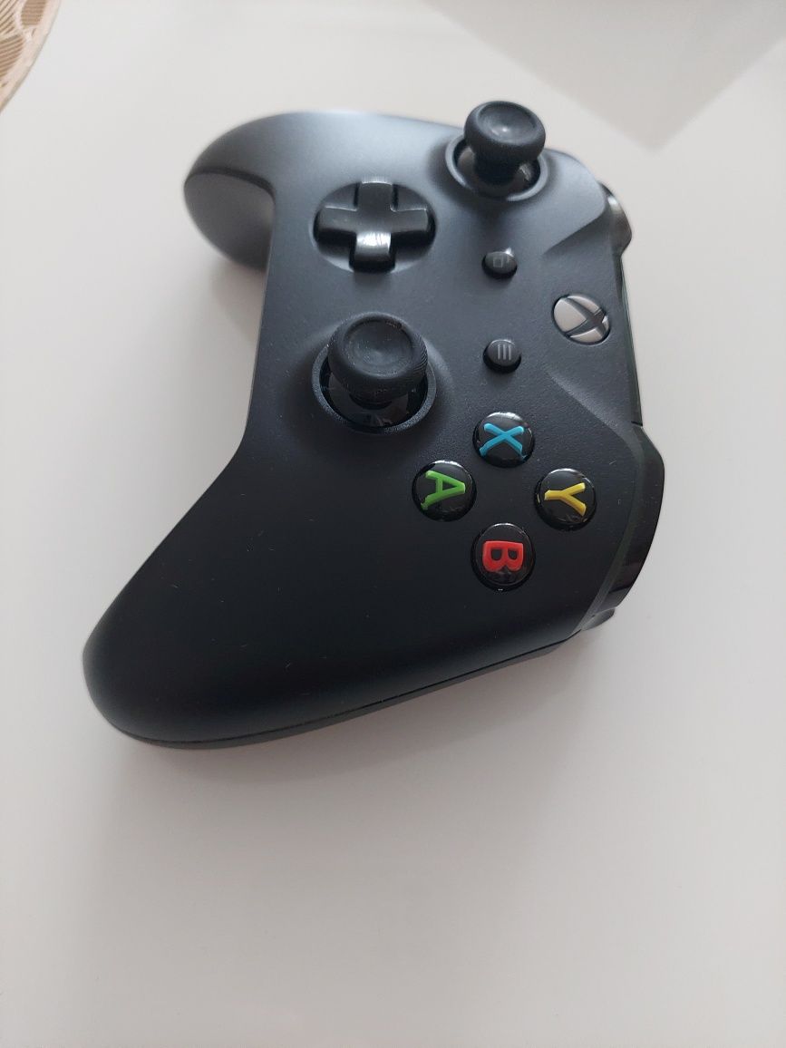 Pad Xbox One / PC 1708 czarny z pudełkiem