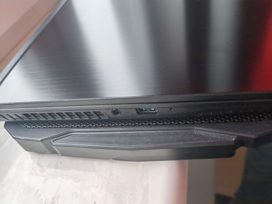 Laptop metalowy gamingowy MSI 8 rdzeni i5 16gb Ram 512gb SSD