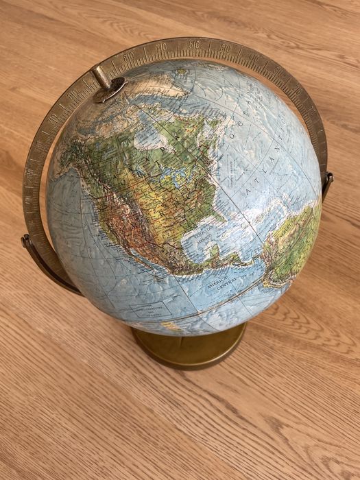 Globo vintage em bom estado