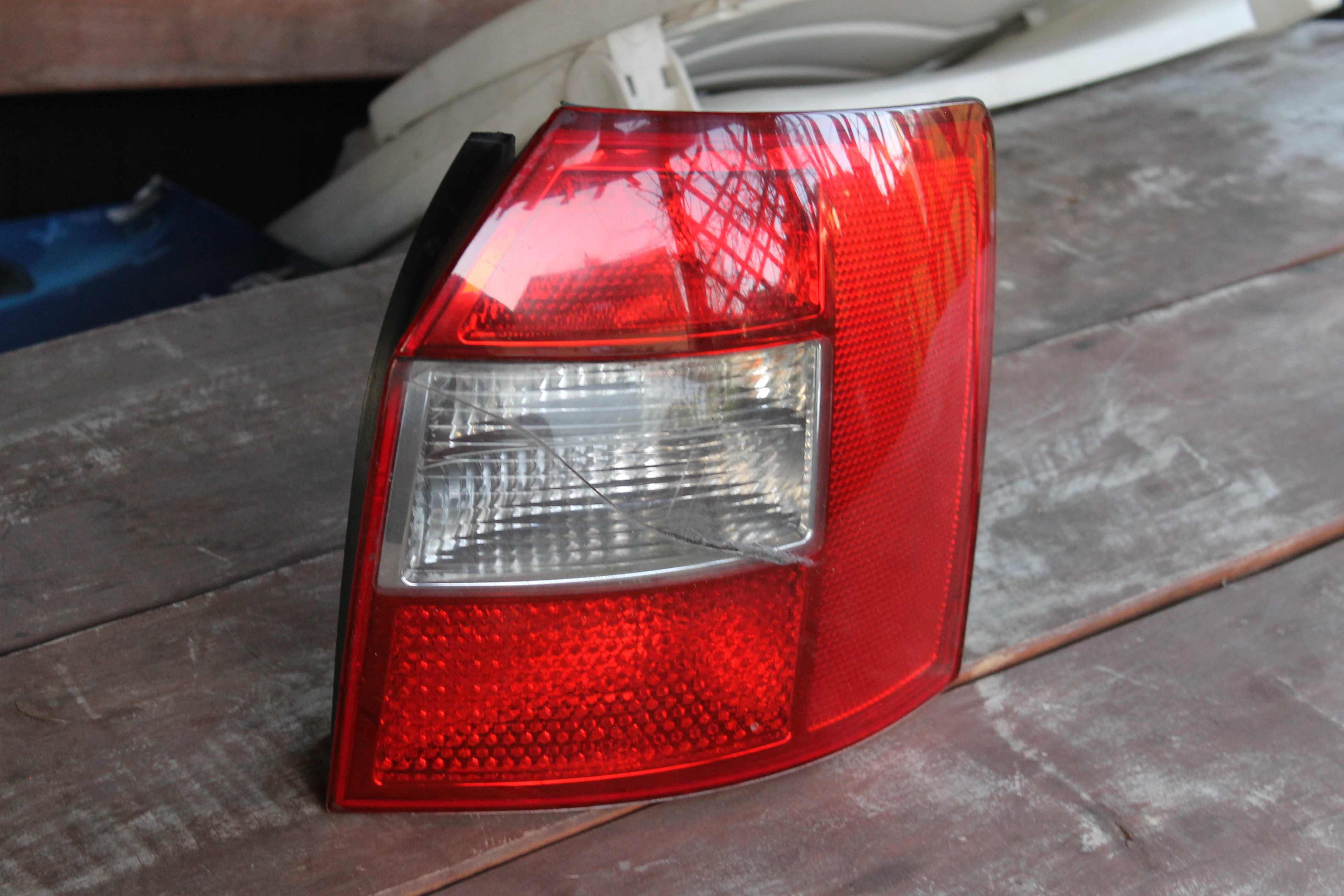 Lampa Prawa Tył Audi A4 B6 Kombi Sedan