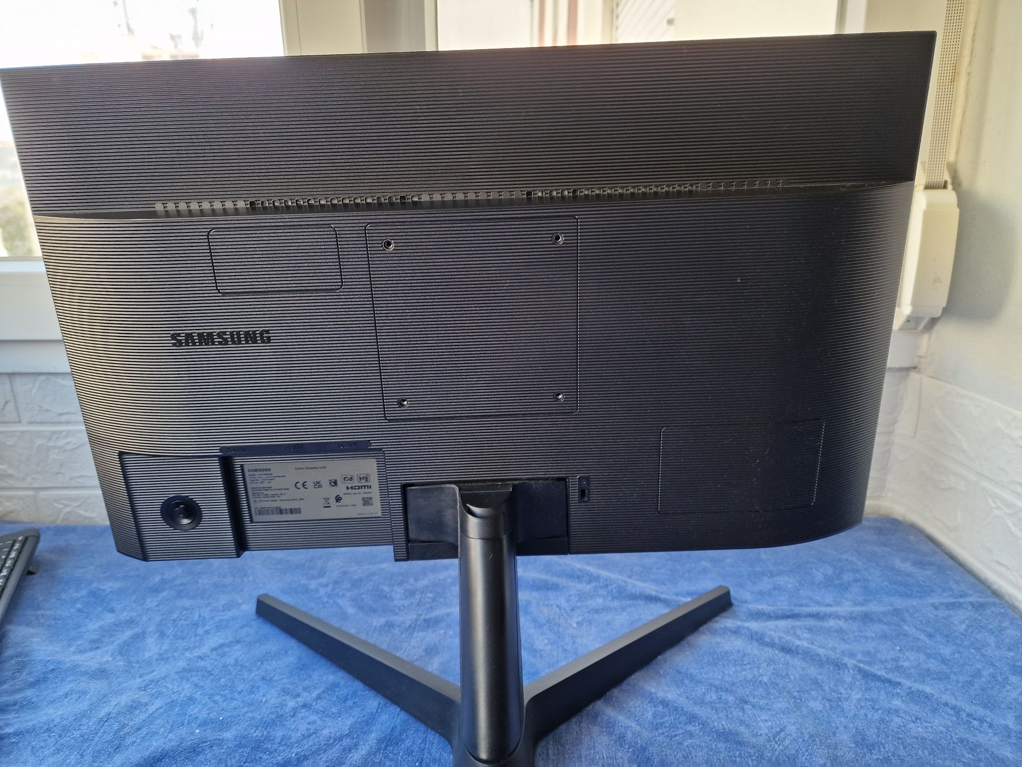 Monitor Samsung LF24T350FHRXEN full HD