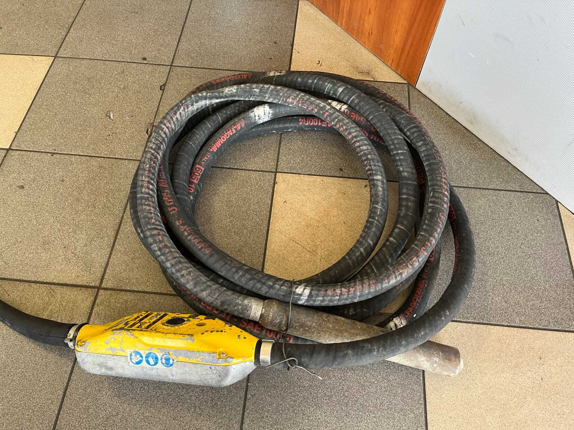 Wibrator pogrążalny do betonu buława Atlas Copco Smart 48, 10m