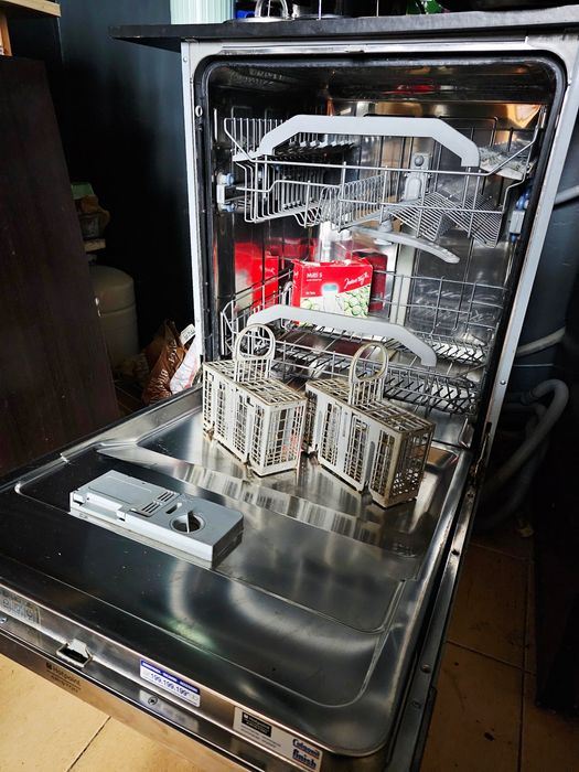 Посудомийна машина Hotpoint Ariston LTF 320 — майже нова!