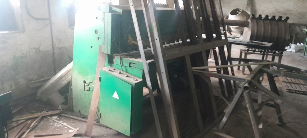 Розпродаж слюсарного обладнання. Чесальні машини. Погрузчик.