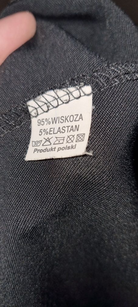 Czarna sukienka z bufiastymi rękawami uniwersalny