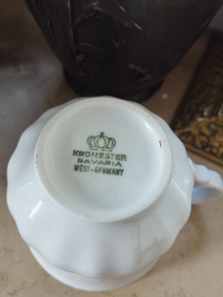 Stara filiżanka porcelanowa na I komunię Kronester