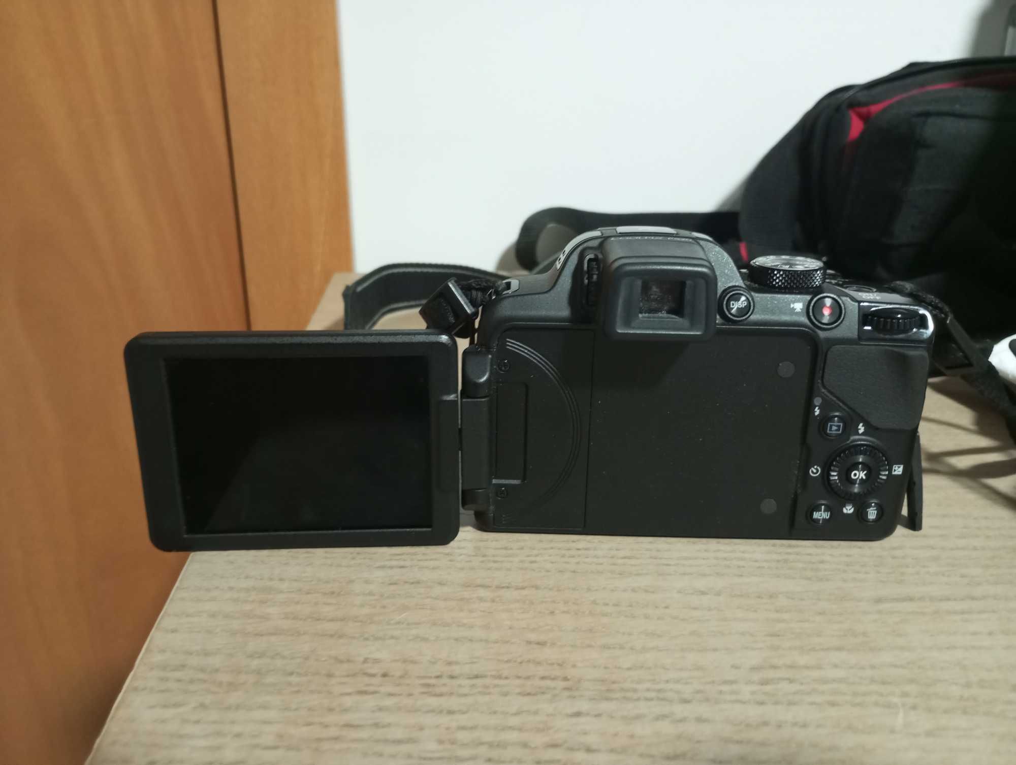 Câmera Nikon Coolpix P520 + Bolsa + Acessórios–Para Peças ou Reparação