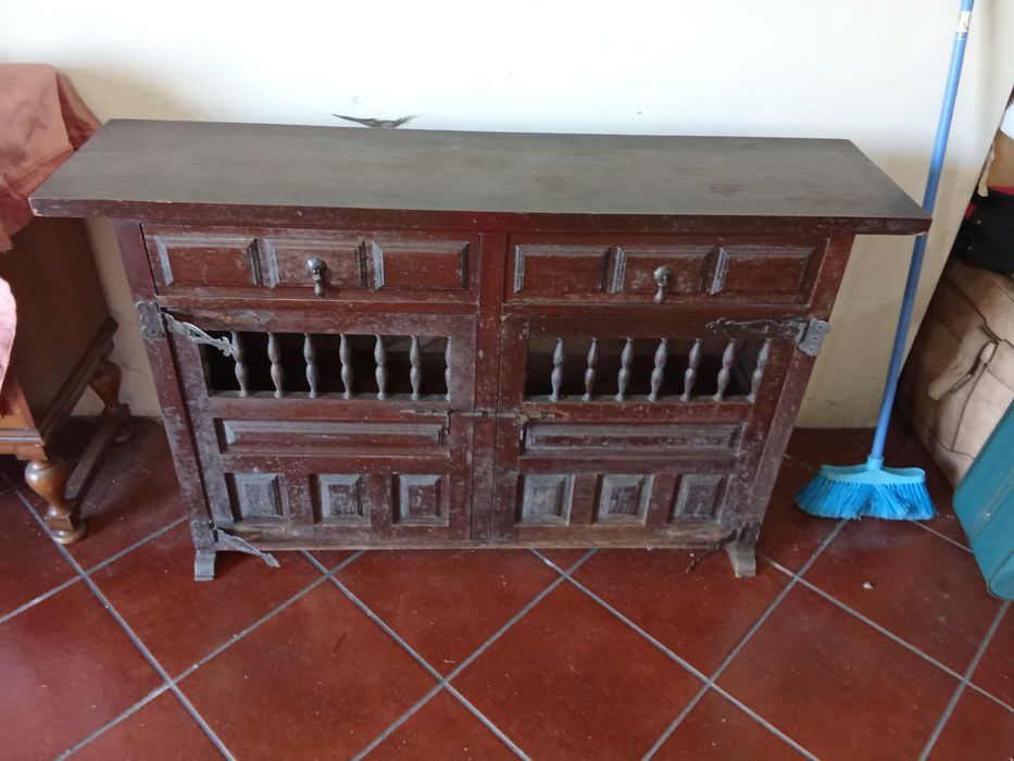 Móvel antigo séc