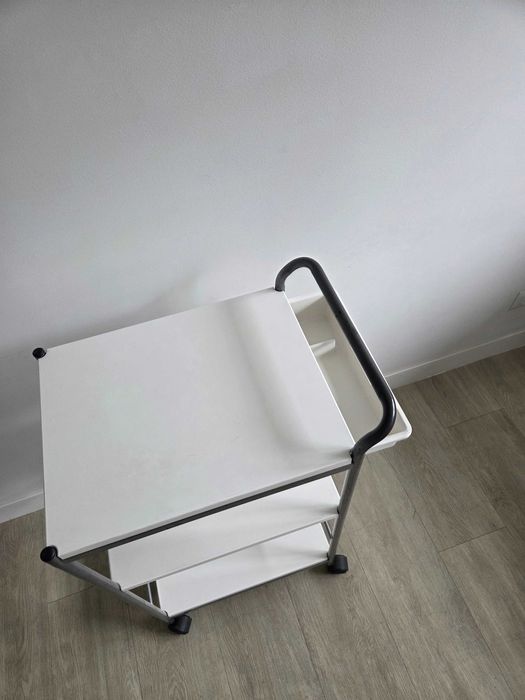 Asystor kosmetyczny / stolik na kółkach – ulepszony, lekki i mobilny