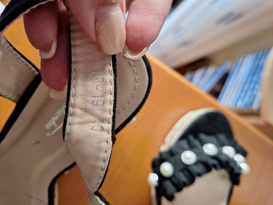 Sandálias Pretas com Pérolas T: 40 Mulanka