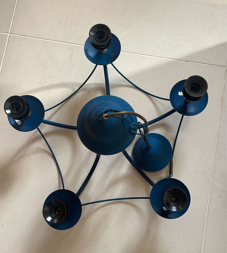 Candeeiro de teto azul petroleo