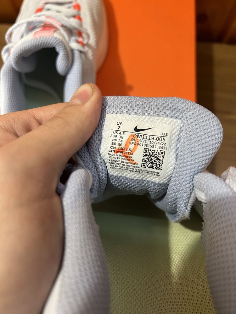 Кросівки Nike Legend Essential 3