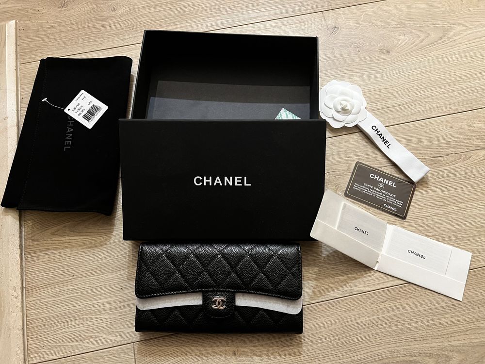 Chanel portfel czarny skora