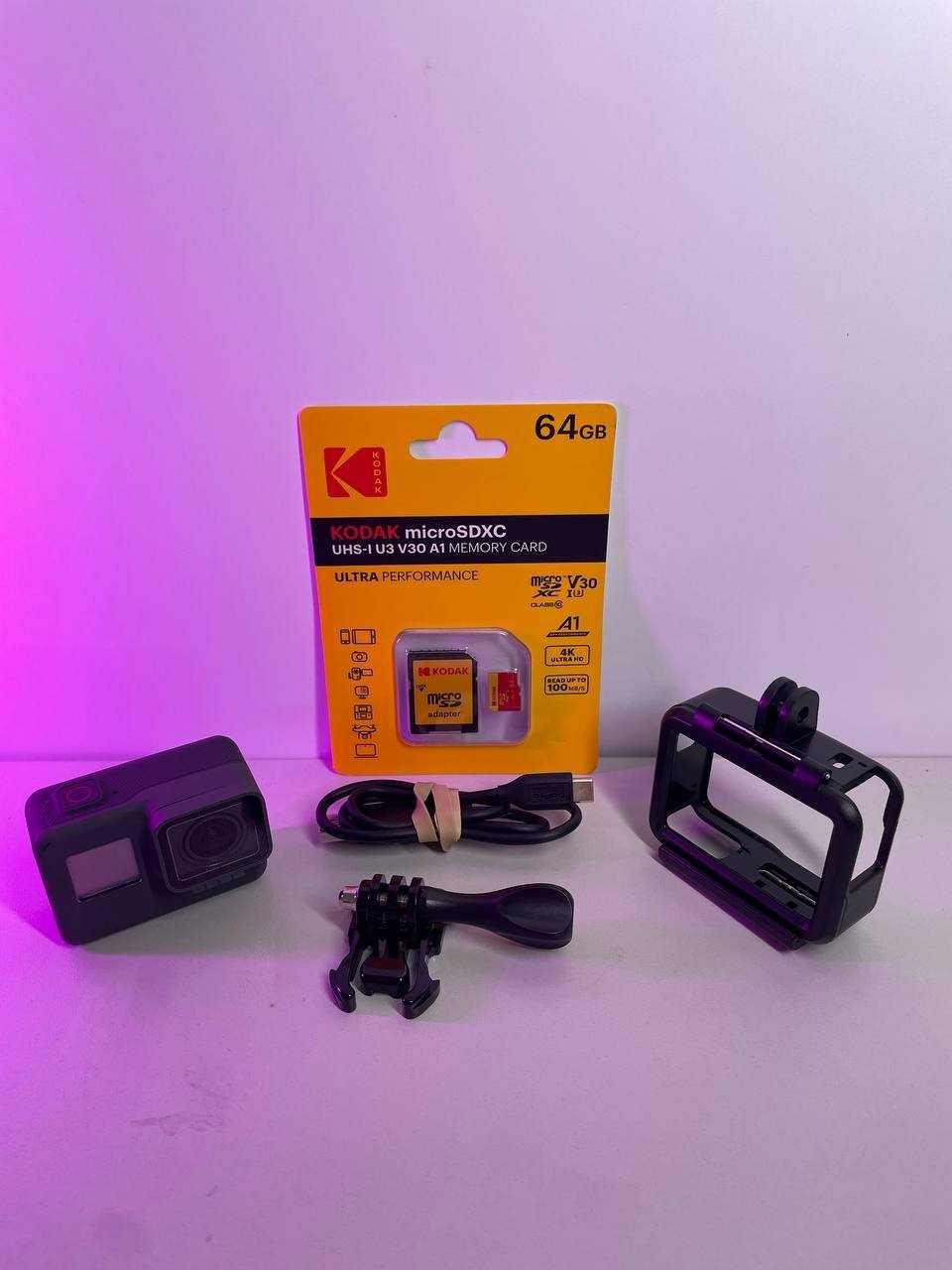 Екшн камера GoPro Hero HWBL1 в ідеальному стані, з комплектом