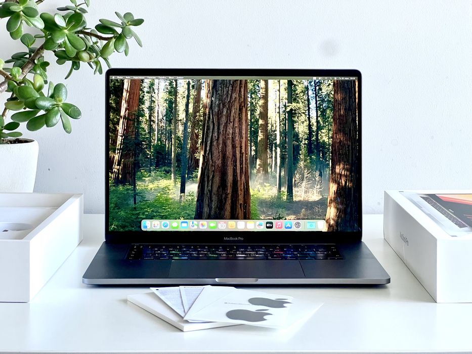 MacBook Pro 15” 2020 Core i7 32/512 Gb M2 SSD Radeon Pro (ексклюзив)