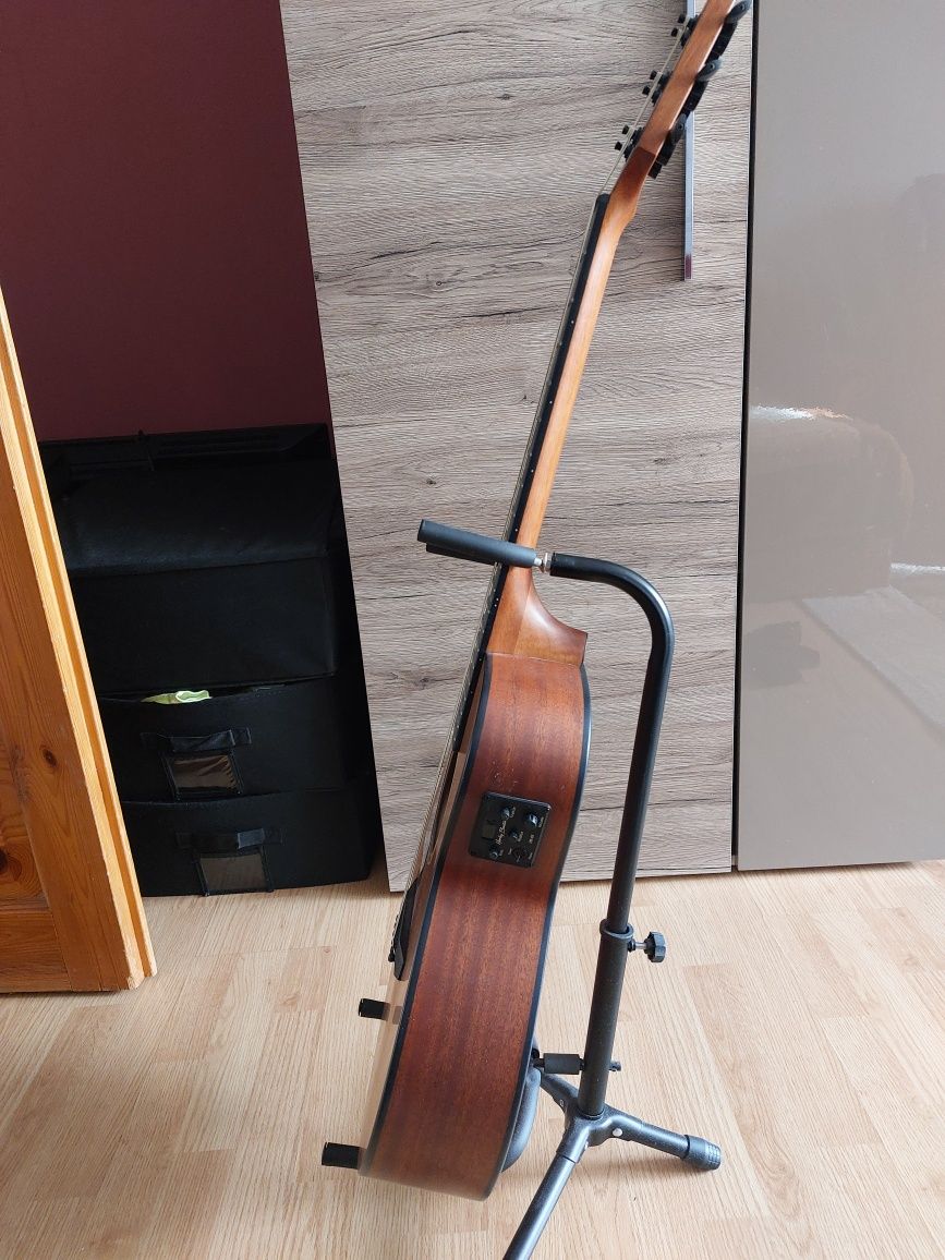 Gitara z pokrowcem dla osoby leworęcznej