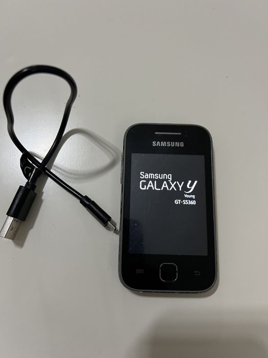 Продам телефон все працює !