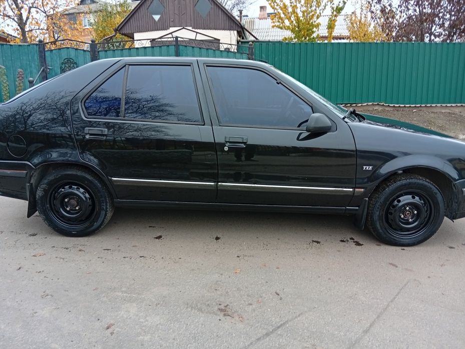 Автомобіль Renault 19