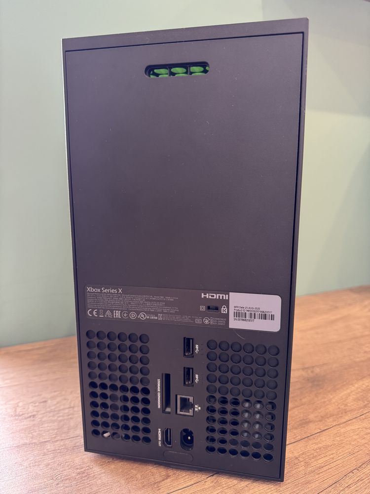 Xbox Series X 1Tb + геймпад